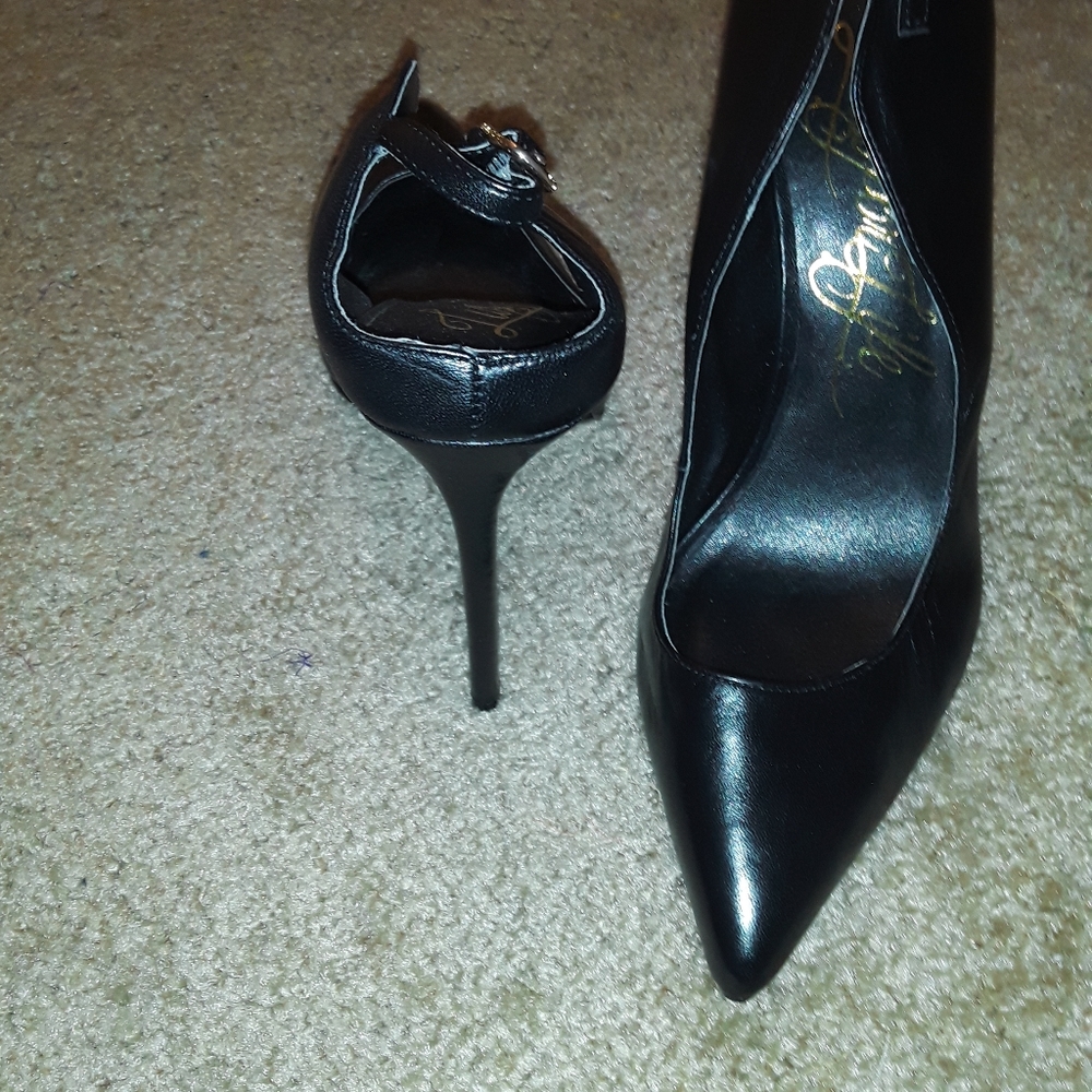 Shoes - Picture 4 of 5